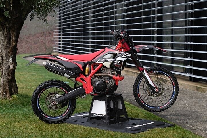 Polisport Siyah Plastik Kit, Beta RR Restyle 2T/4T 2013 - 2017 Modelleri için