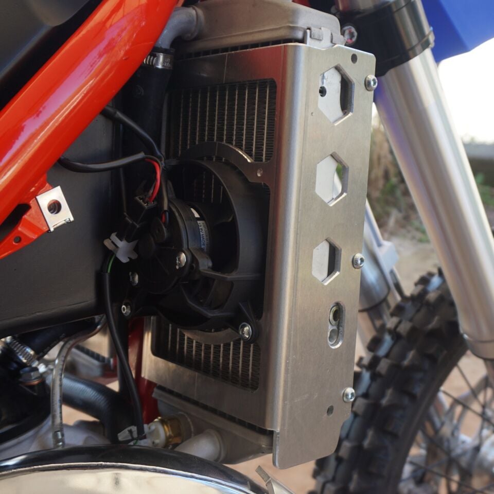 Radyatör Koruma  Beta Xtrainer  2015-2026 Modeller Fan Dahil - SİYAH