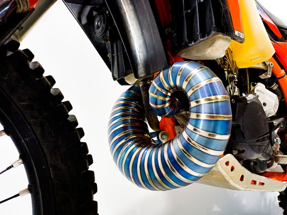Motoes Titanyum Salyangoz Tork Egzoz KTM/Husqvarna/GasGas TBI 250-300 2T 2023-2026 Modelleri İçin