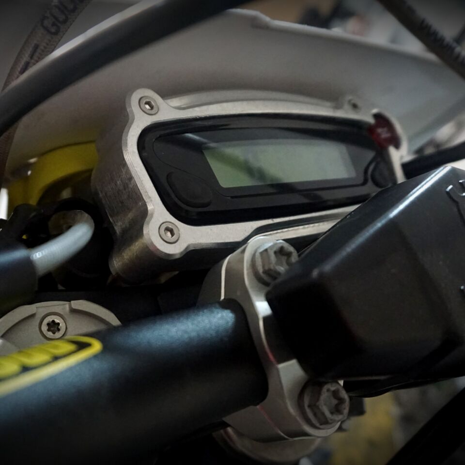 Husqvarna 2016-2023 için Motoes Saat Koruma Black