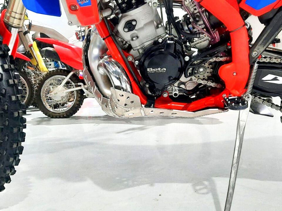 Beta 200 RR için Karter ve Salyangoz Koruma Link Koruma Dahil değil - SİYAH