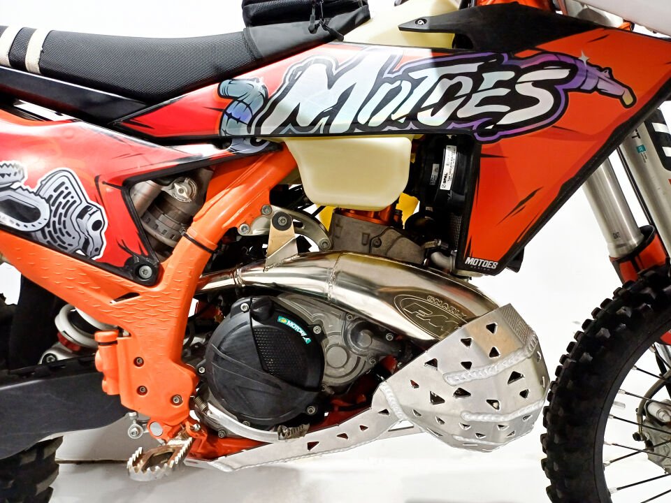 KTM/Husky/GasGas 250/300 TBI 2T (FMF GNARLY) için Karter ve Salyangoz Koruma Link Koruma Dahil değil - SİYAH