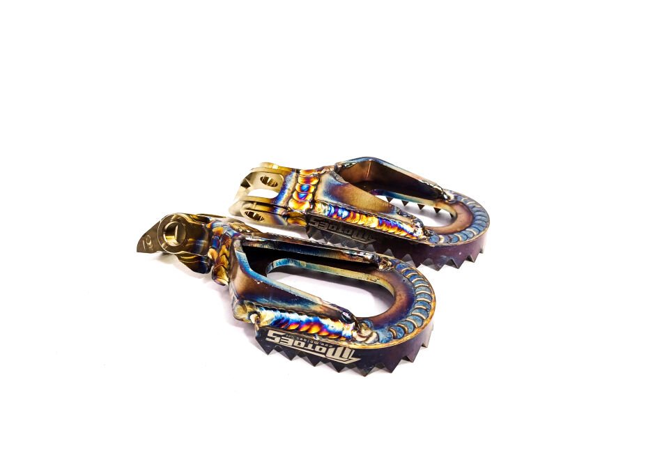 Motoes Paslanmaz Çelik Özel Ofset Pozisyonlu Ayaklık KTM 2017-2023 Modelleri İçin 5 MM DOWN - 10 MM BACK