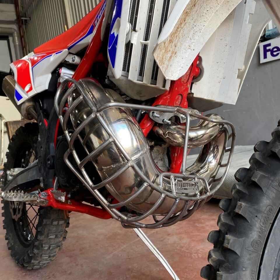 BETA XTRAINER FMF 2017-2025 Salyangoz Egzoz için Tel Koruma