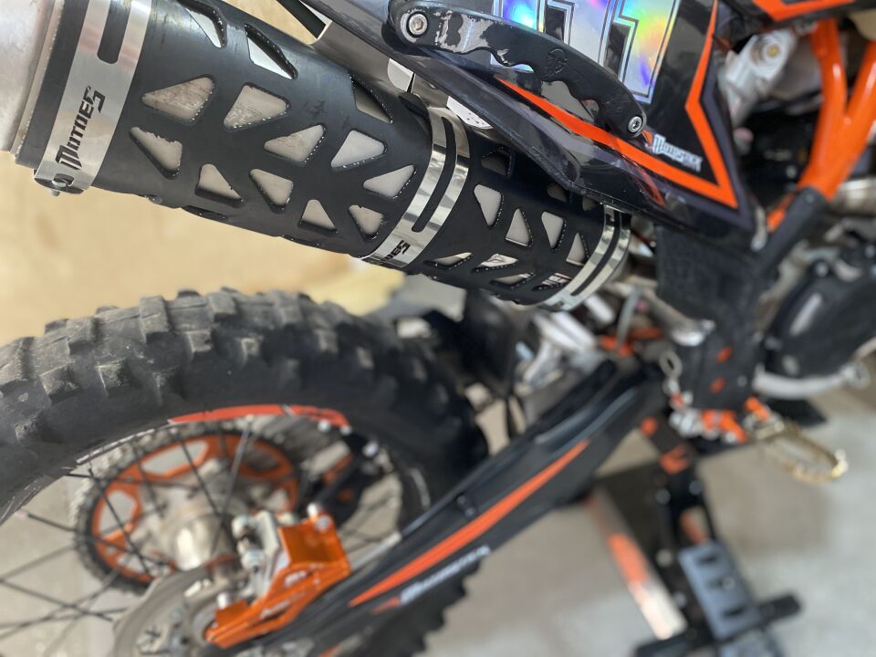 Exhaust Muffler Pipe Shield Protector Guard For Husqvarna 2T Models 2020-2023