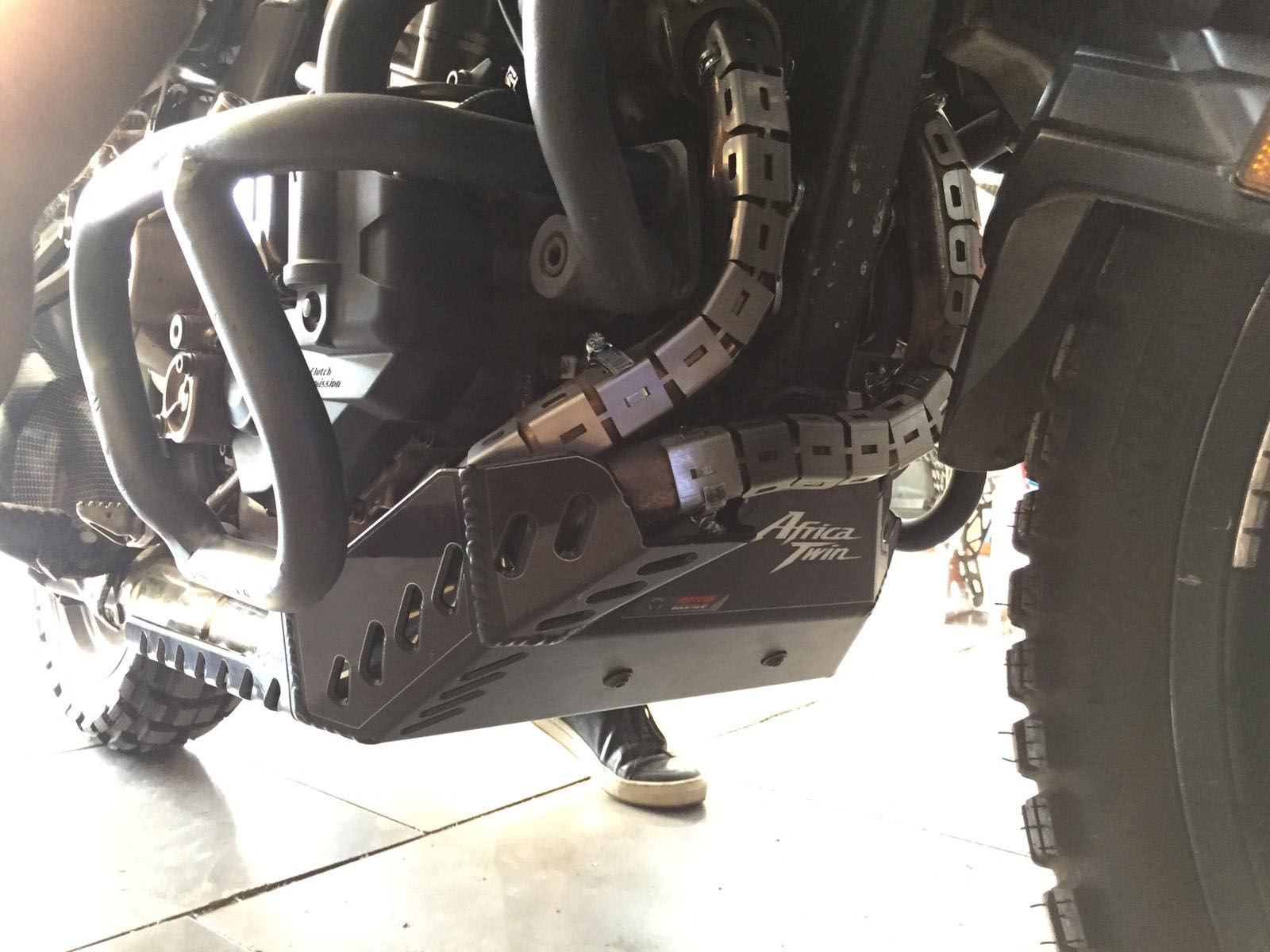 Honda CRF1000L Africa Twin 2016-17-18-19 Darbe Plakası SİYAH