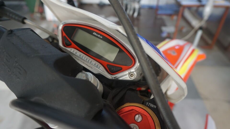 BETA RR-RACING 2020-2023 için Motoes Saat Koruma Black