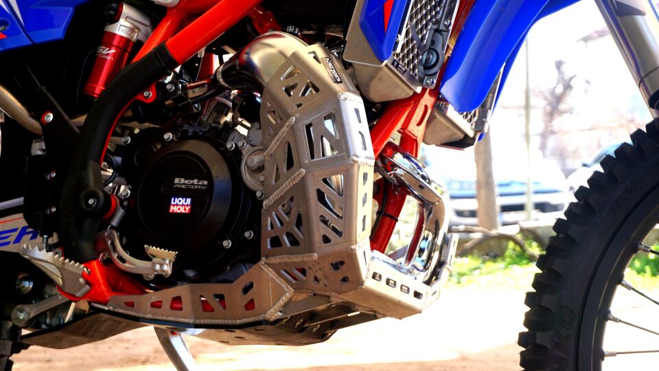 BETA XTRAINER 2015-2025 Link Korumalı Karter ve Salyangoz Koruma Link Koruma Dahil
