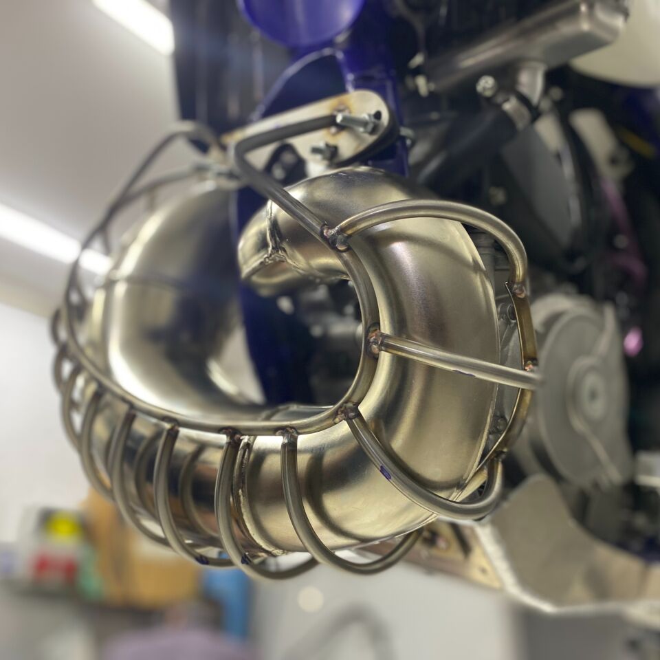 SHERCO ( SPES ) BORU EKSOZ KORUYUCUSU - ÇARPIŞMA PLAKASI 2T- 250/300 - 2023-2024