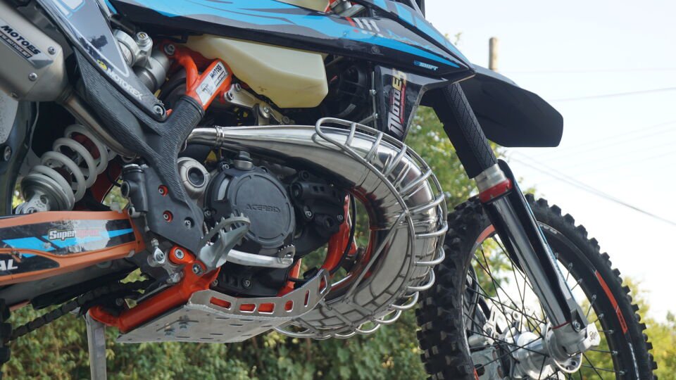 KTM Husqvarna 250/300 2T 2020-2023 İÇİN SALYANGOZ TEL KORUMA Taban ve Tel Koruma