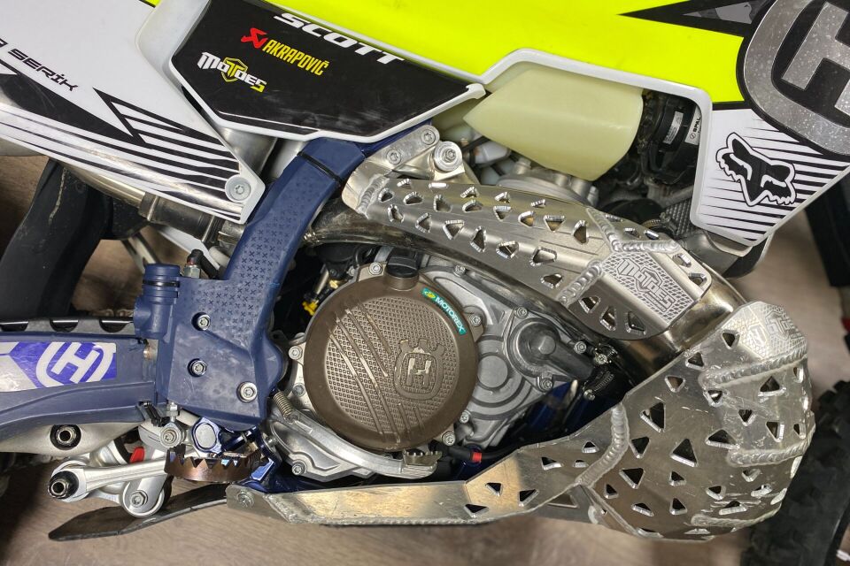 YUKI  300cc  2T  2024-2025 Salyangoz  Yan Ek Koruma BLACK