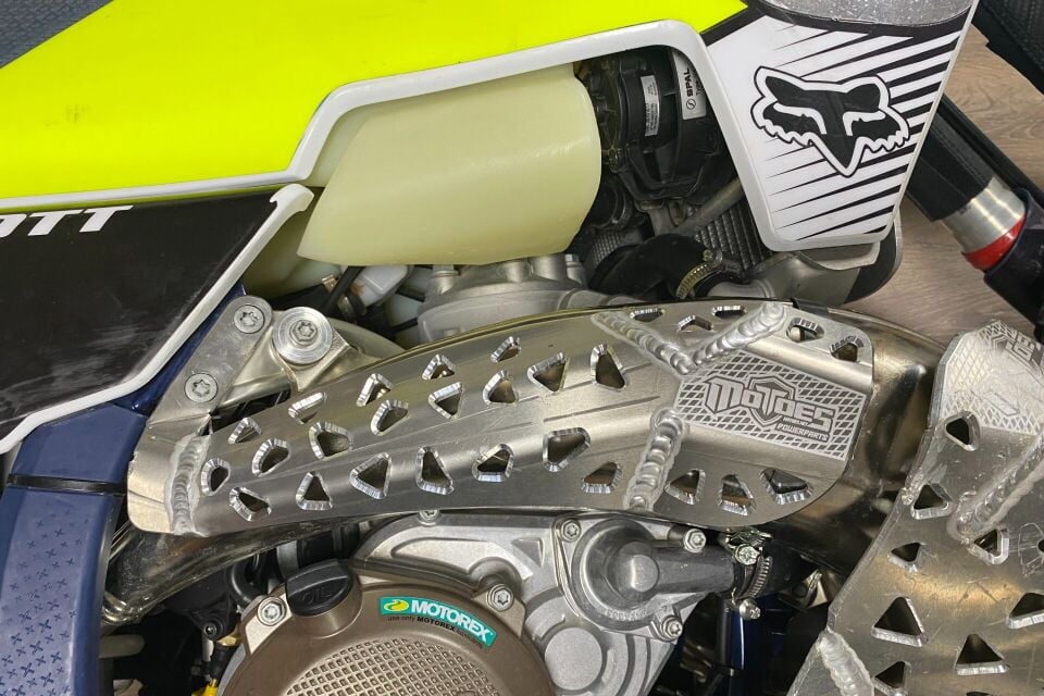 YUKI  300cc  2T  2024-2025 Salyangoz  Yan Ek Koruma SILVER (natural)