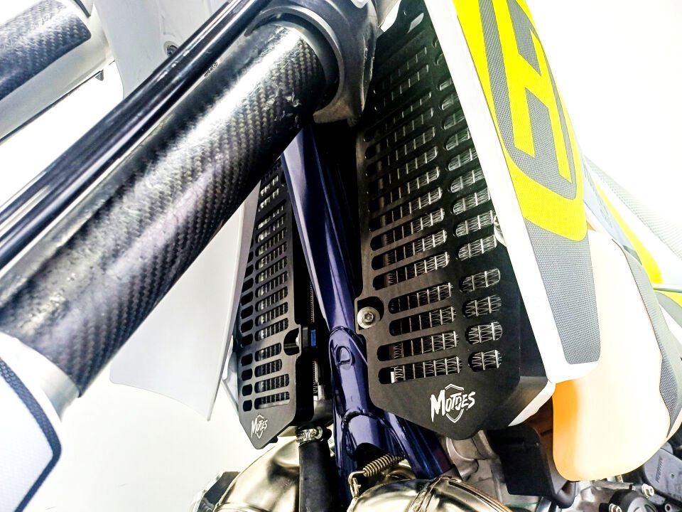 KTM/HUSQ/GASGAS için Siyah, Katı Alüminyum Levhadan CNC İşlenmiş Radyatör Koruması