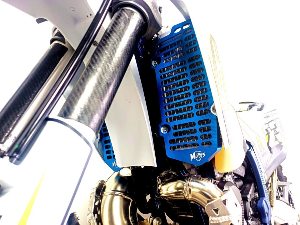 KTM/HUSQ/GASGAS için Kırmızı Renkli, Katı Alüminyum Levhadan CNC İşlenmiş Radyatör Koruması